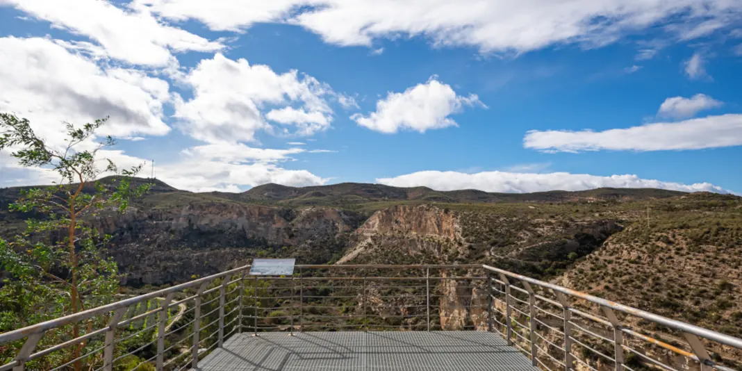Mirador y Ruinas del Castillo
