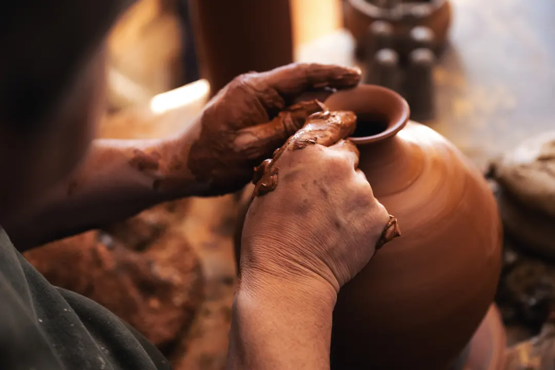 Artesano trabajando
